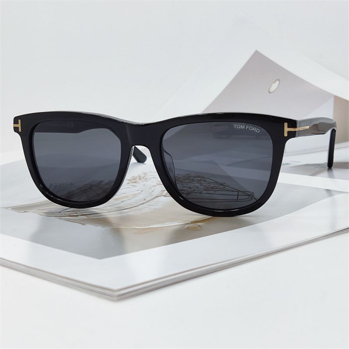 TOM FORD FT1046 черный черный BE01442