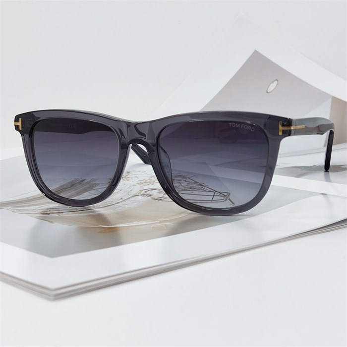 TOM FORD FT1046 дымчатый серый BE01444