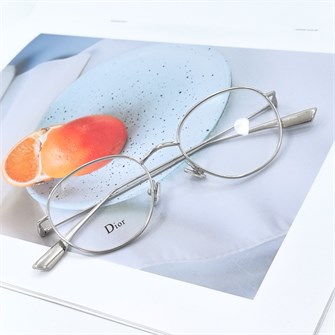 {{photo.Alt || photo.Description || 'DIOR STELLAIRE 02 серебро'}}