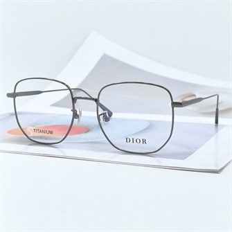 {{photo.Alt || photo.Description || 'DIOR SUIT 6 Titanium графит'}}