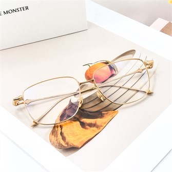 {{photo.Alt || photo.Description || 'GENTLE MONSTER ACADEMYA Titanium золото'}}