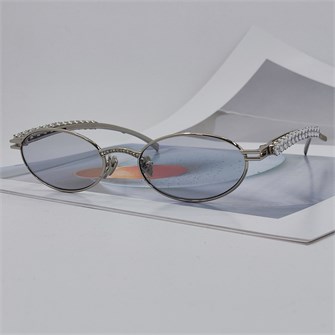 {{photo.Alt || photo.Description || 'GENTLE MONSTER &amp; JENNIE BARRETTE 02 серебро'}}