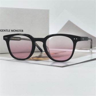 {{photo.Alt || photo.Description || 'GENTLE MONSTER LUTTO черный розовый'}}