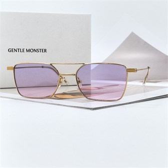 {{photo.Alt || photo.Description || 'GENTLE MONSTER MARON Titanium 03 золото сиреневый'}}