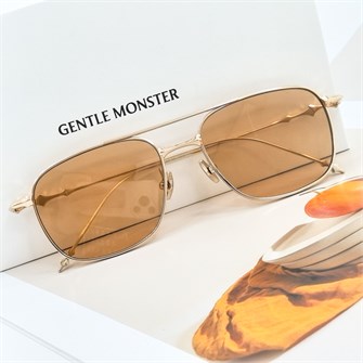 {{photo.Alt || photo.Description || 'GENTLE MONSTER MET Titanium золото коричневый'}}