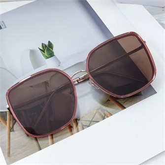 {{photo.Alt || photo.Description || 'GENTLE MONSTER MUMU розовый коричневый'}}