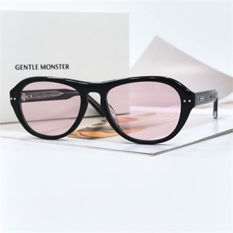 {{photo.Alt || photo.Description || 'GENTLE MONSTER OAA черный розовый'}}