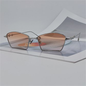 {{photo.Alt || photo.Description || 'GENTLE MONSTER RRR 02 Titanium серебро оранжевый'}}