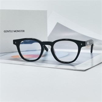 {{photo.Alt || photo.Description || 'GENTLE MONSTER VONZO черный'}}