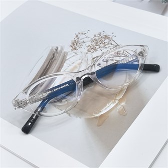 {{photo.Alt || photo.Description || 'GM &amp; MAISON MARGIELA MM111 прозрачный'}}