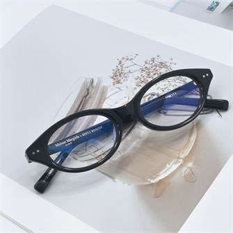 {{photo.Alt || photo.Description || 'GM &amp; MAISON MARGIELA MM111 черный'}}