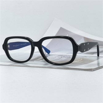 {{photo.Alt || photo.Description || 'GM &amp; MAISON MARGIELA MM114 черный'}}