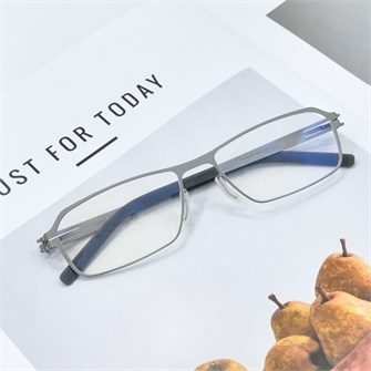 {{photo.Alt || photo.Description || 'ic!Berlin Grimsel chrome'}}