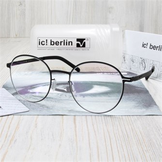 {{photo.Alt || photo.Description || 'ic!Berlin M773 black'}}
