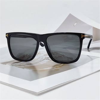 {{photo.Alt || photo.Description || 'TOM FORD FT0832 FLETCHER черный зеленый'}}