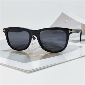 {{photo.Alt || photo.Description || 'TOM FORD FT1046 черный черный'}}