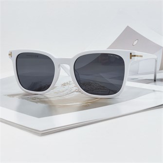 {{photo.Alt || photo.Description || 'TOM FORD FT1051 белый черный'}}