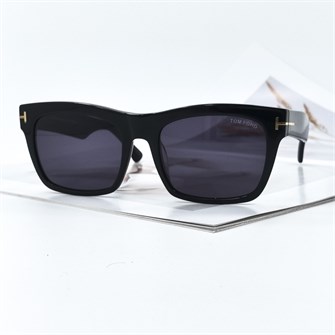 {{photo.Alt || photo.Description || 'TOM FORD FT1062 NICO черный черный'}}