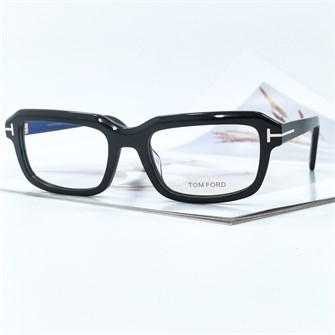 {{photo.Alt || photo.Description || 'TOM FORD FT5888 черный'}}