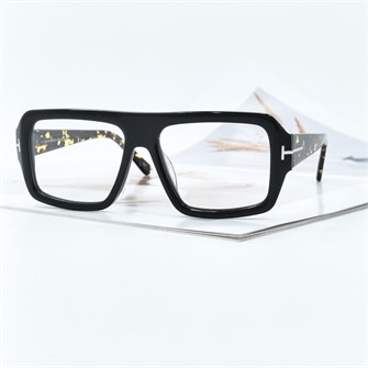 {{photo.Alt || photo.Description || 'TOM FORD FT5903 черный гавана'}}