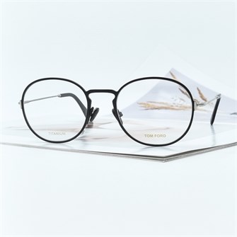 {{photo.Alt || photo.Description || 'TOM FORD TF6106 Titanium черный серебро'}}