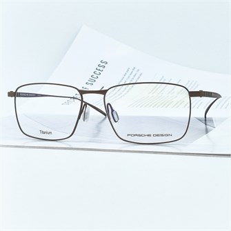 {{photo.Alt || photo.Description || 'PORSCHE DESIGN P8373 Titanium коричневый'}}