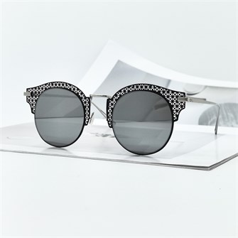 {{photo.Alt || photo.Description || 'DIOR 218S черный зеркальный'}}